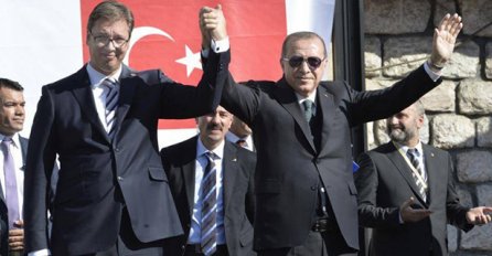 Aco i Erdogan  "Ruka ruci, svi smo Turci" - U KRALJEVU SE OTVARA FABRIKU TEKSTILA S 2.500 ZAPOSLENIH