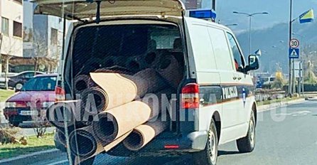GRAĐANI OSTALI BEZ TEKSTA ZBOG OVOG POTEZA POLICIJE: Službenim kombijem vozili tepihe