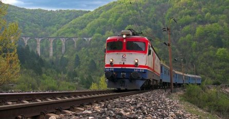 NEUGODNO IZNENAĐENJE: Platili karte za novi, a vozili se starim vozom!