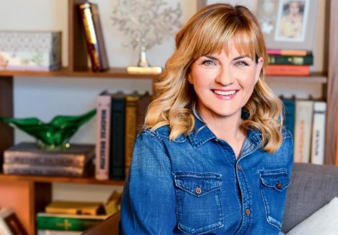 NAJPOPULARNIJA JUGOSLOVENSKA MUZIČKA ZVIJEZDA: Danas obrađuje zemlju!