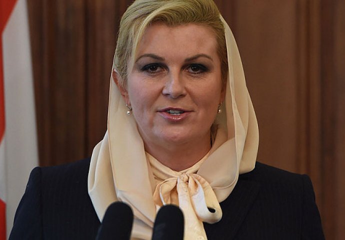 Kolinda upala na bal, pa zasjenila sve goste: Niko nije mogao da vjeruje ŠTA JE OBUKLA   (FOTO)