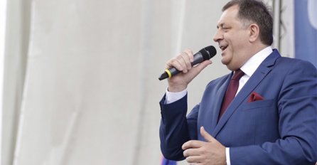 MILORAD DODIK PJEVAO HIT HALIDA BEŠLIĆA: Uživao u društvu žena
