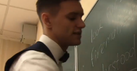 OVO JE NAJZGODNIJI NASTAVNIK NA SVIJETU: On kad predaje, djevojčice se samo smiju, POGLEDAJTE SNIMAK (VIDEO)