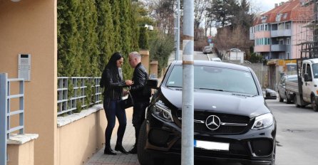 SAŠA MATIĆ SA SUPRUGOM DOŠAO KOD JELENE: Obučen u crninu, A IZRAZ NJEGOVOG LICA GOVORI SVE! (FOTO)