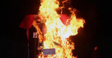 Figura sa likom Željka Komšića zapaljena u Čapljini