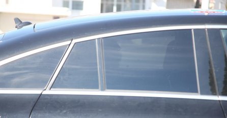 NAPUSTILA KUĆU, JELENA KRIJE LICE OD KAMERA: Ostat ćete bez teksta kada vidite ovaj prizor 