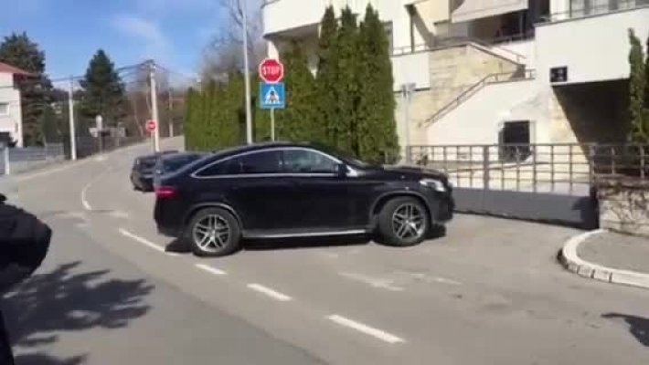 c7f98a85213ff97f903c-1