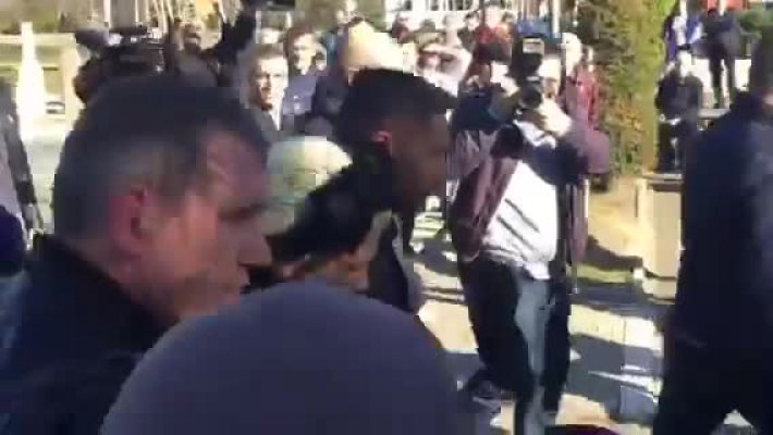 c7fd0ff82523b41129f7-1