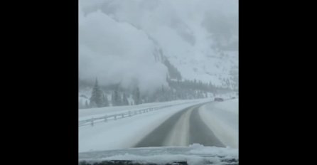 ZASTRAŠUJUĆI VIDEO: Pogledjte snimak lavine koja "guta" autocestu