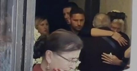 DIVNIN BIVŠI MUŽ DRAGAN DOŠAO JE NA GROBLJE: Ono što je stavio na sanduk natjeralo je sve na PLAČ! 
