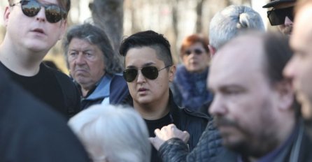 USLIKALI SU MARIJU ŠERIFOVIĆ DANAS NA SAHRANI: Pogledajte šta se desilo kad je prišla JELENI, OVAKVU JE NIKADA NISMO VIDJELI (VIDEO)