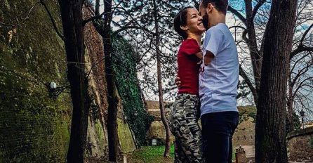 Dejana je rođena bez ruku, Sulji je na autobuskoj stanici "pružila osmijeh" I POČELA JE NAJLJEPŠA LJUBAVNA PRIČA U REGIONU!