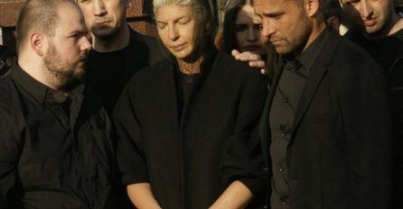 PANIKA, JELENA U TEŠKOM STANJU, SVI ZABRINUTI: Evo šta stalno radi (FOTO) 