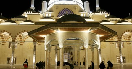 U Istanbulu otvorena najveća turska džamija koja može primiti 63.000 vjernika
