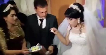 ŠOKANTAN VIDEO NAKON REZANJA TORTE NA VJENČANJU: Mlada se bezazleno našalila s mladoženjom, a njegova reakcija zaprepastila je goste