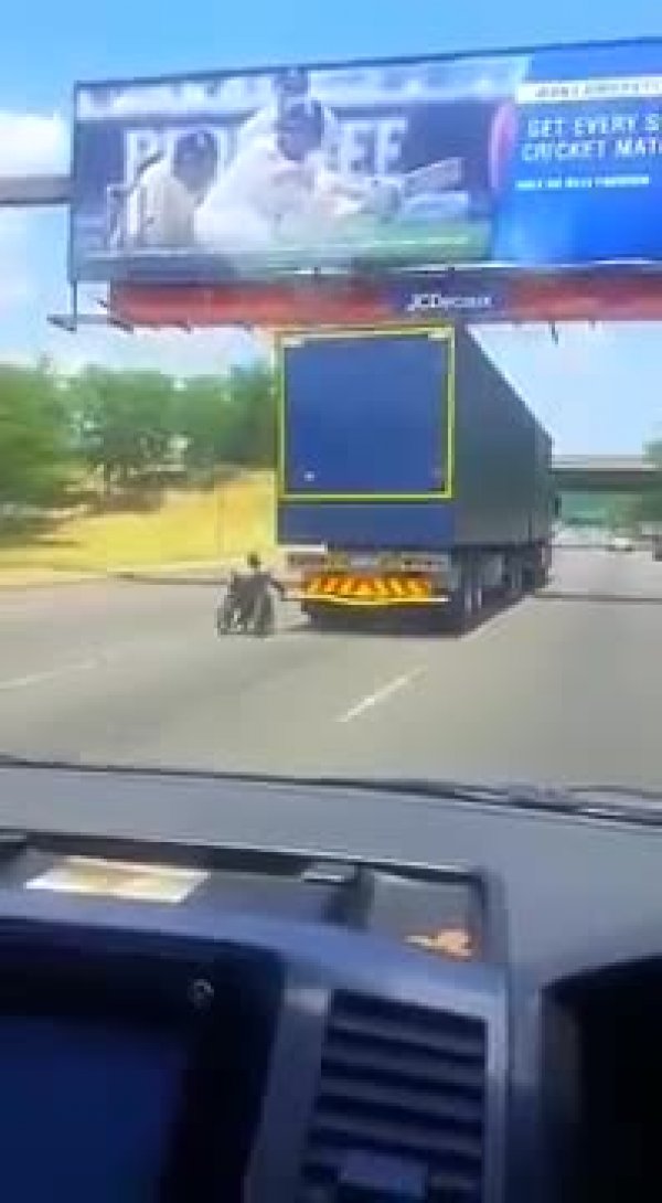 c8266b32aac6aedd4eb3-1