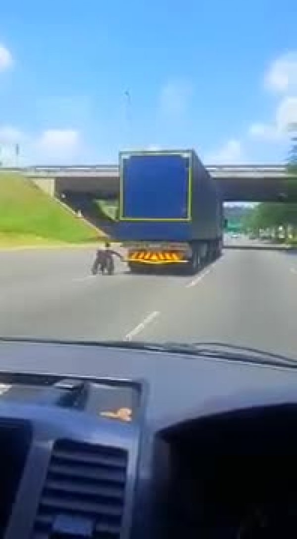 c8266b32aac6aedd4eb3-2