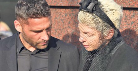 SLOMLJENA KARLEUŠA PREKLINJALA DUŠKA DA JE NE OSTAVLJA: Nakon sahrane desila se DRAMA, JELENA OČAJNA!