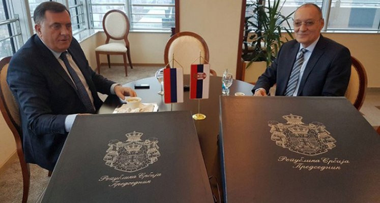 poklon-vucic-milorad-dodik-rodjendan