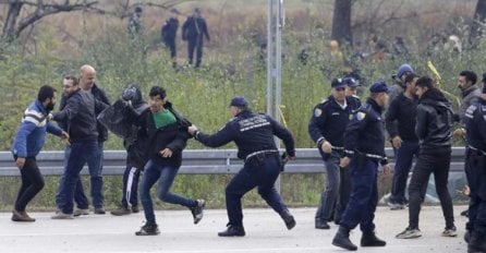 NAKON BROJNIH IZVJEŠTAJA STIGLA POTVRDA: Hrvatska policija tuče i pljačka migrante!