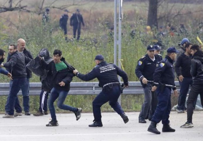 NAKON BROJNIH IZVJEŠTAJA STIGLA POTVRDA: Hrvatska policija tuče i pljačka migrante!