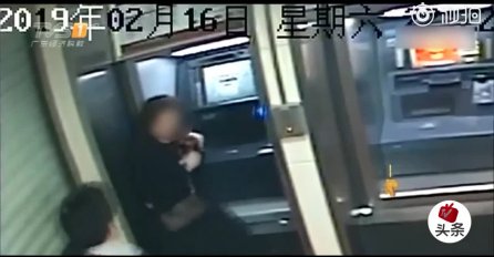 PRIŠAO JE ŽENI NA BANKOMATU I OTEO JOJ NOVAC: Kada je vidio koliko ima na računu  uradio je nešto NEOČEKIVANO 