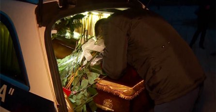 KOVČEG SA TIJELOM DAVIDA DRAGIČEVIĆA STIGAO U AUSTRIJU: A onda su ugledali NJEGA KAKO STOJI I ČEKA!