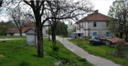 ČITAVO SELO GLEDALO ŠTA IM RADI: Muž uhvatio ženu sa drugim, A ONDA IM PRIPREMIO PAKLENU KAZNU (VIDEO)