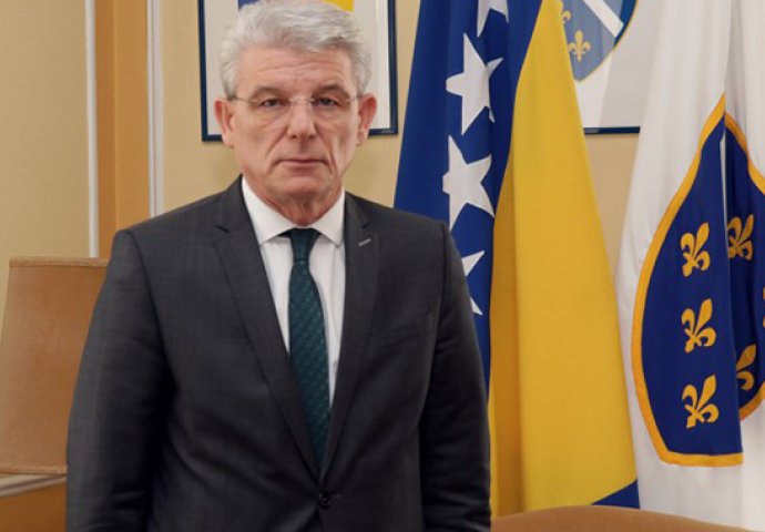 Džaferović i Komšić na obilježavanju 25. godišnjice genocida u Srebrenici