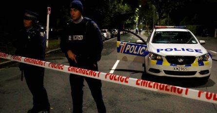 "Muslimani, ne napuštajte džamije"