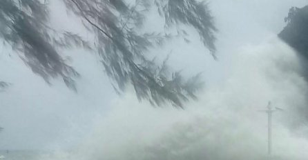 STRAŠNA OLUJA RUŠI SVE PRED SOBOM: Poginule 24 osobe, 40 nestalo, zatvoreni putevi, škole ne rade