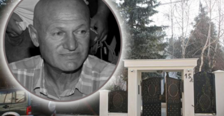 Sutra se navršava mjesec dana od smrti Šabana: A ovo su danas ostavile dvije žene na grobu Šaulića, i KAMEN BI ZAPLAKAO  (FOTO)