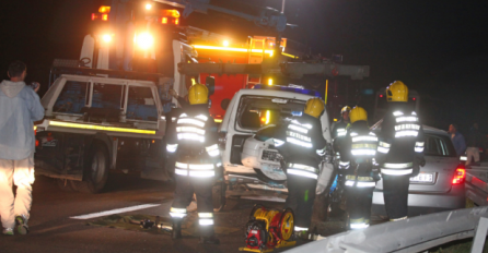 Lančani sudar na obilaznici: Ima povrijeđenih, auto završio na krovu, policija i hitna pomoć su na terenu