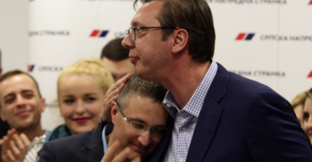 Pogledajte šta radi opkoljeni Vučić i Stefanović dok hiljade ljudi protestuju, TEK SAD ĆE NASTATI HAOS