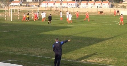 Šta se dešava u Mostaru: Policajac potegao pištolj na utakmici