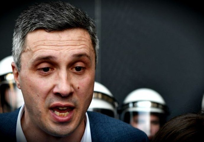 ZAVRŠEN PROTEST U SRBIJI, POLICIJA SKINULA ŠLJEMOVE: Boško zatražio da se puste svi uhapšeni