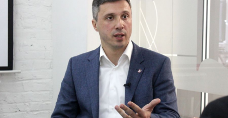 BOŠKO OBRADOVIĆ OTKRIO ONO ŠTO SIGURNO NISTE ZNALI: Da li bije djecu i ko baca đubre, a ko pegla kod njega u kući!