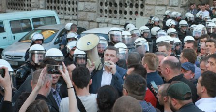 ON JE NAJVEĆA PRIJETNJA VUČIĆA, VOĐA PROTESTA BOŠKO OBRADOVIĆ: Da li znate zapravo ko je on?