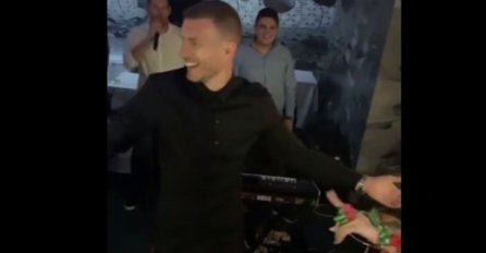 Trbušna plesačica iznenadila Džeku zavodljivim plesom: ŠTA ĆE REĆI AMRA?!