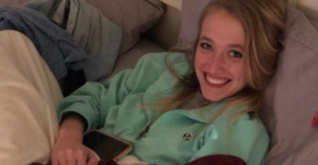 POSLAO JE MAJCI FOTOGRAFIJU SA DJEVOJKOM, A SAD BI SE UBIO OD SRAMOTE: Vidite li šta je iza nje? (FOTO)