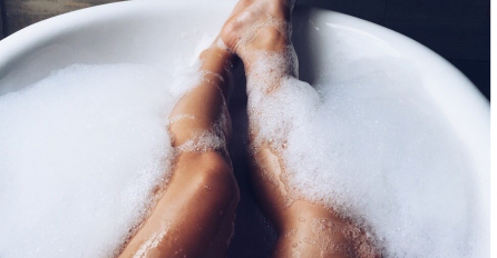 Upao joj mobitel u kadu dok se kupala, poginula na mjestu: Djevojke ovo masovno rade, OBRATITE PAŽNJU dok nije kasno