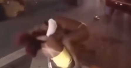 LJUDI GLEDAJU I ČUDE SE: Bizaran snimak masovne tuče polugolih žena na ulici ŠOKIRAO sve