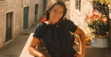 TEŠKO DA ĆETE JE PREPOZNATI: Ova slatka djevojčica danas je jedna od najatraktivnijh domaćih pjevačica