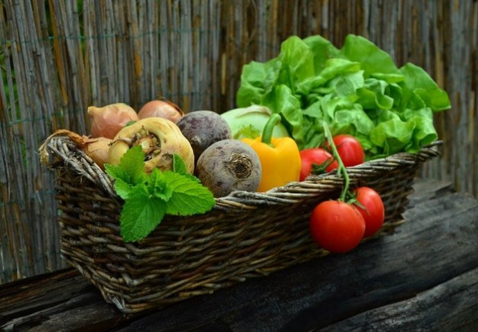 ŠEST KORAKA KAKO DA JEDETE ČIŠĆE: Uklonite pesticide s voća i povrća ovim jednostavnim trikovima!