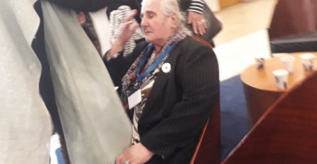 Muniri Subašić pozlilo u sudnici nakon što je Karadžić osuđen na doživotnu robiju