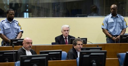 EVO KAKO JE KARADŽIĆ REAGOVAO KADA JE ČUO PRESUDU: Skinuo je naočale, a onda se začuo ovaj zvuk