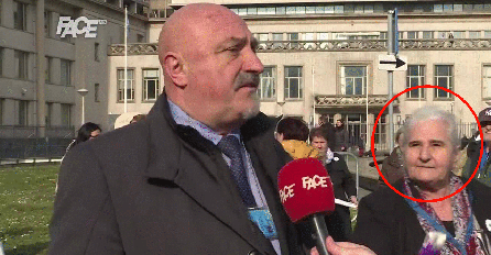 MUNIRA SUBAŠIĆ prišla advokatu RADOVANA KARADŽIĆA dok je davao izjavu: Evo maramice pošto ćete plakati (VIDEO)