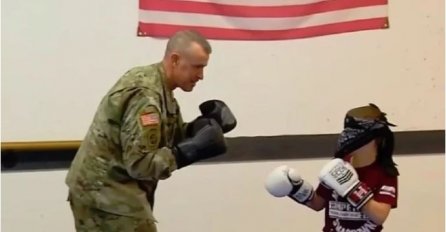  DIRLJIVI SNIMAK POSTAO HIT: Tata iznenadio sina na treningu nakon 10 mjeseci