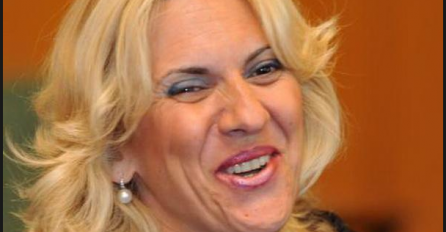 Video je za kratko vrijeme postao HIT: Pogledajte kako nepoznata djevojka imitira premijerku Cvijanović (VIDEO)