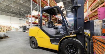 STRAŠNA SMRT: Ispao iz kabine, a viličar se prevrnuo na njega